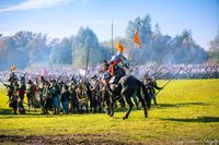 ndrukwekkende veldslag met meer dan 1500 re-enactors die strijden in historische kostuums, ter herdenking van de Slag om Grolle