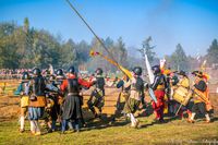 De chaos en het geweld van de Slag om Grolle 2024 vastgelegd. Een intens moment tijdens de historische re-enactment van de Slag