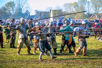 Indrukwekkende veldslag met meer dan 1500 re-enactors die strijden in historische kostuums, ter herdenking van de Slag om Grolle in 1627.