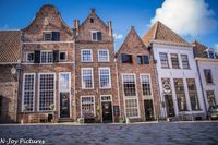 Ontdek de charme van Hanzestad Deventer: middeleeuwse straatjes, historische gebouwen en sfeervolle pleinen langs de IJssel. Een stad vol geschiedenis en gezelligheid!