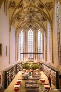 &quot;Prachtige gotische architectuur van de Broederenkerk in Zutphen, een historisch meesterwerk dat de geschiedenis tot leven brengt.&quot;