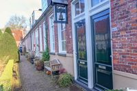 &quot;Ontdek de rust en schoonheid van de historische hofjes in Groningen, een verborgen parel van sereniteit en charme in de bruisende stad.&quot;