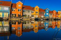 &quot;Ontdek de levendige schoonheid van Reitdiephaven Groningen: een kleurrijk en schilderachtig havengebied dat charme en sereniteit uitstraalt.&quot;