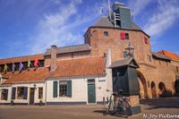 Laat je betoveren door de charme van Hanzestad Harderwijk: historische gebouwen, levendige markten en een maritieme sfeer aan het water!