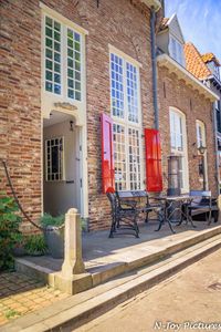 Laat je betoveren door de charme van Hanzestad Harderwijk: historische gebouwen, levendige markten en een maritieme sfeer aan het water!