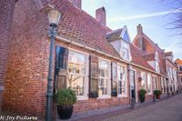 Verken de charme van Hanzestad Hasselt: historische panden, schilderachtige grachten en een vleugje nostalgie langs het water. Laat je inspireren!