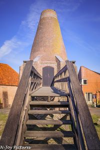 Verken de charme van Hanzestad Hasselt: historische panden, schilderachtige grachten en een vleugje nostalgie langs het water. Laat je inspireren!