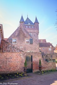 Verken de charme van Hanzestad Hattem: historische gebouwen, pittoreske straatjes en een vleugje nostalgie aan de IJssel. Laat je verrassen en inspireren!