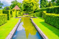 Kasteel Warmelo Diepenheim omgeven door prachtige tuinen in diverse stijlen. #kasteelwarmelo #diepenheim #overijssel #tuin #natuur #historie