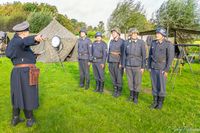 &quot;Gedenkwaardige momenten van eerbetoon en herdenking tijdens The Island 44-45 evenement in Doornenburg, ter ere van de geschiedenis en helden van het verleden.&quot;