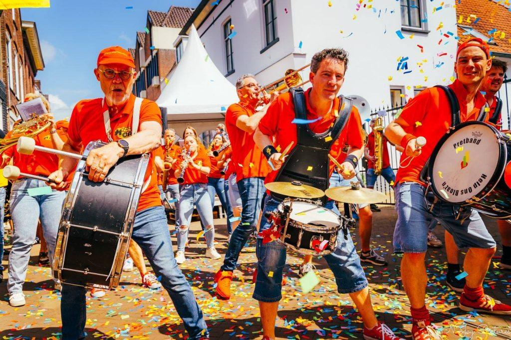 Evenementenfotografie Groenlo: Muziek, energie, emotie! Benieuwd naar mijn aanpak? Vragen? Neem direct contact op!