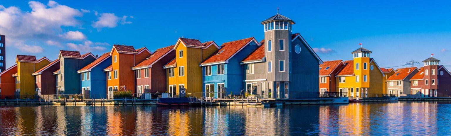Stadsfotografie 1 "Ontdek de levendige schoonheid van Reitdiephaven Groningen: een kleurrijk en schilderachtig havengebied dat charme en sereniteit uitstraalt."