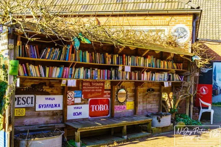 Verborgen boekenplekken in Bredevoort Boekenstad, inspirerende fotolocatie voor liefhebbers van boeken en historie.