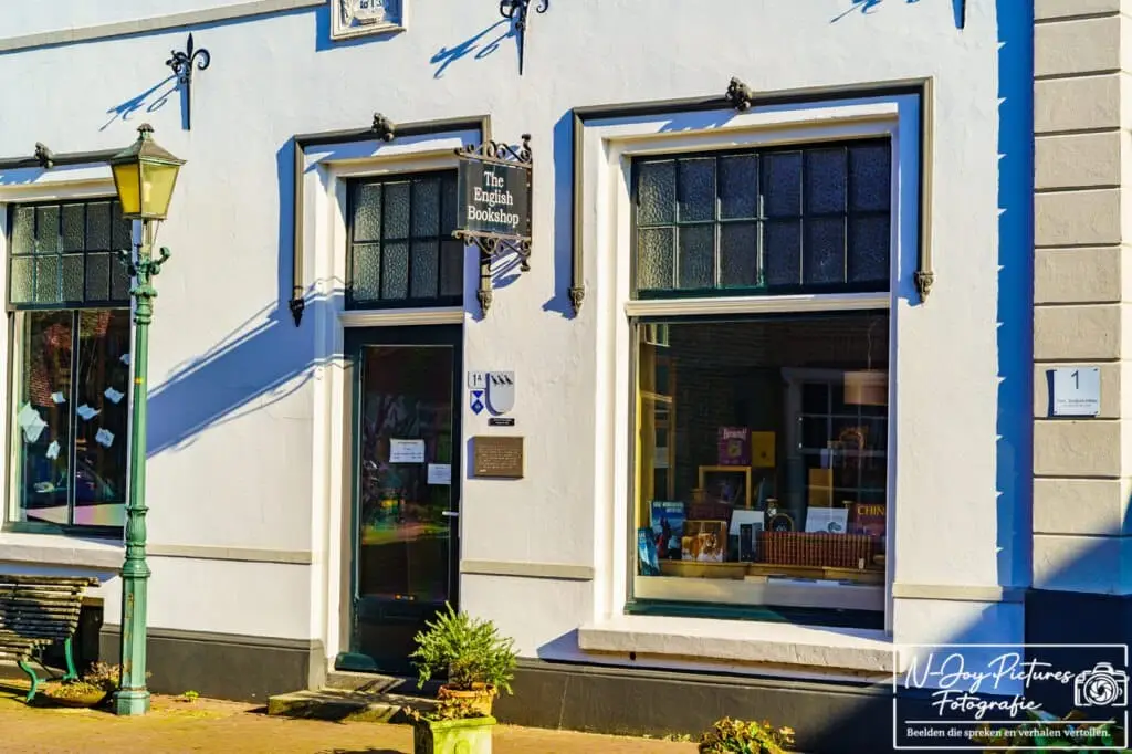 Authentieke boekshop in Bredevoort Boekenstad, waar literatuur en historie samenkomen.