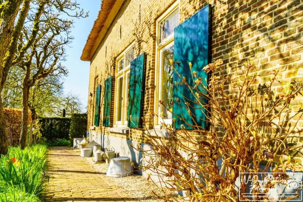 Bronkhorst: Klein maar fijn! 8 De charme van een historische gevel in Bronkhorst. Wat schuilt er achter deze deur? Laat jouw verhaal hier vastleggen. Klik door naar de site!