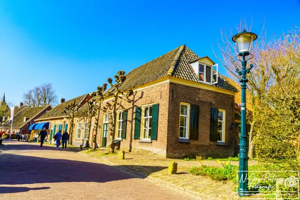 Bronkhorst: Klein maar fijn! 3 Dwaal over de kasseien van Bronkhorst. Historische boerderijtjes als jouw decor? Ontdek de magie bij N-Joy Pictures op de site!
