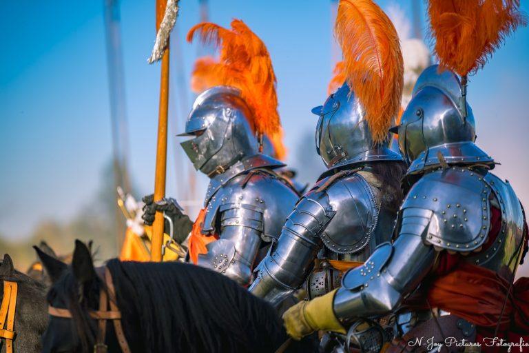 Historische ridders te paard in actie tijdens Slag om Grolle 2024 – meeslepende evenementenfotografie N-Joy Pictures