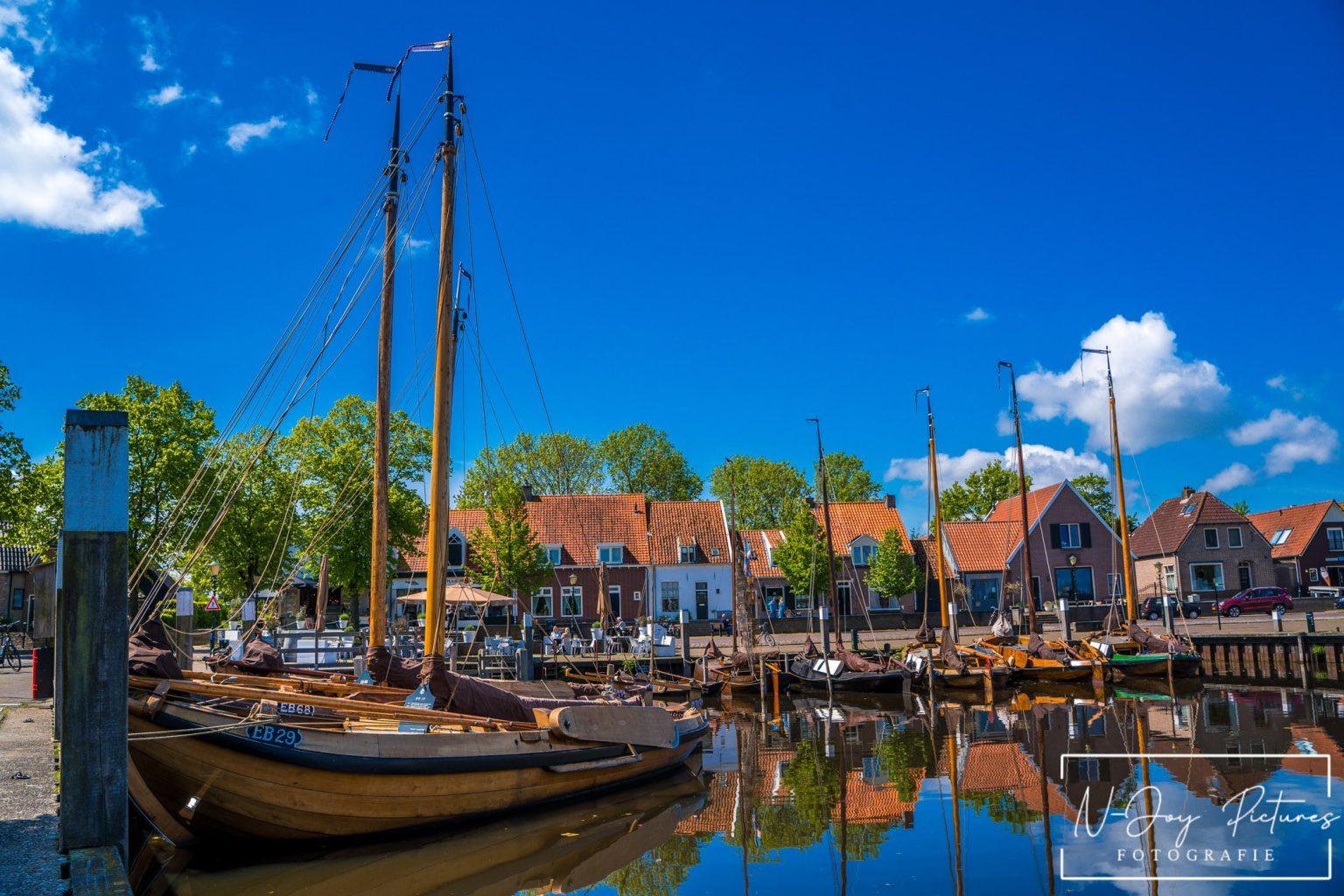 Foto Gallery Hanzesteden in Nederland. Ervaar de charme van Elburg! Historische straatjes, het Nationaal Orgelmuseum en de haven vol botters. Ontdek deze stad vandaag nog!