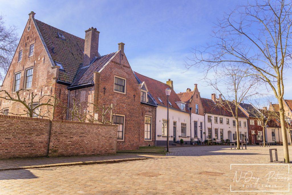Hanzestad Hattem 10 Ontdek Hanzestad Hattem aan de IJssel! Middeleeuwse charme, musea en de iconische Dijkpoort wachten op u. Klik voor een onvergetelijk bezoek!