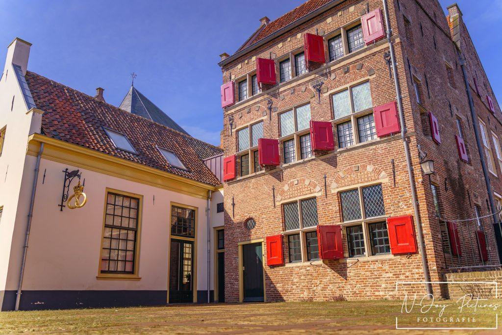 Hanzestad Hattem 4 Ontdek Hanzestad Hattem aan de IJssel! Middeleeuwse charme, musea en de iconische Dijkpoort wachten op u. Klik voor een onvergetelijk bezoek!