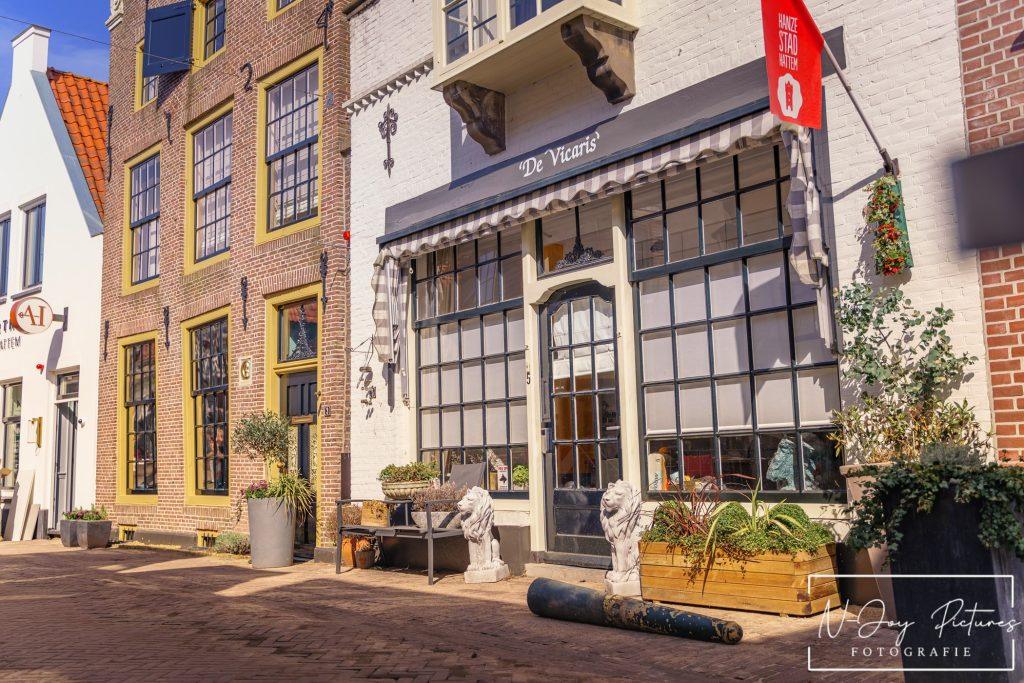 Hanzestad Hattem 2 Ontdek Hanzestad Hattem aan de IJssel! Middeleeuwse charme, musea en de iconische Dijkpoort wachten op u. Bekijk mijn portfolio en neem contact op!