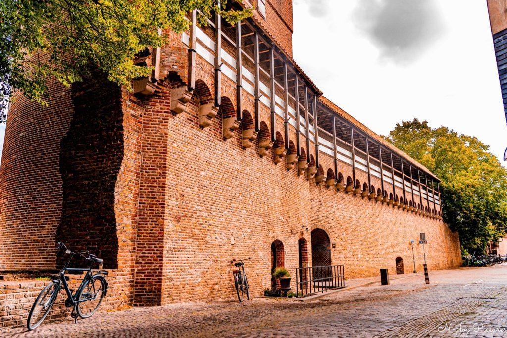 Hanzestad Zwolle 10 Ervaar de magie van Hanzestad Zwolle! Van middeleeuwse architectuur tot moderne kunst, deze stad heeft het allemaal. Ontdek meer vandaag!