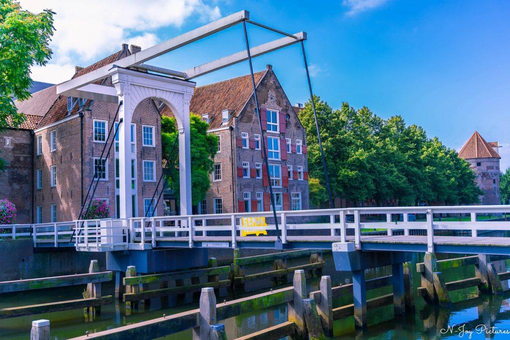 Hanzestad Zwolle 3 Ervaar de magie van Hanzestad Zwolle! Van middeleeuwse architectuur tot moderne kunst, deze stad heeft het allemaal. Ontdek meer vandaag!