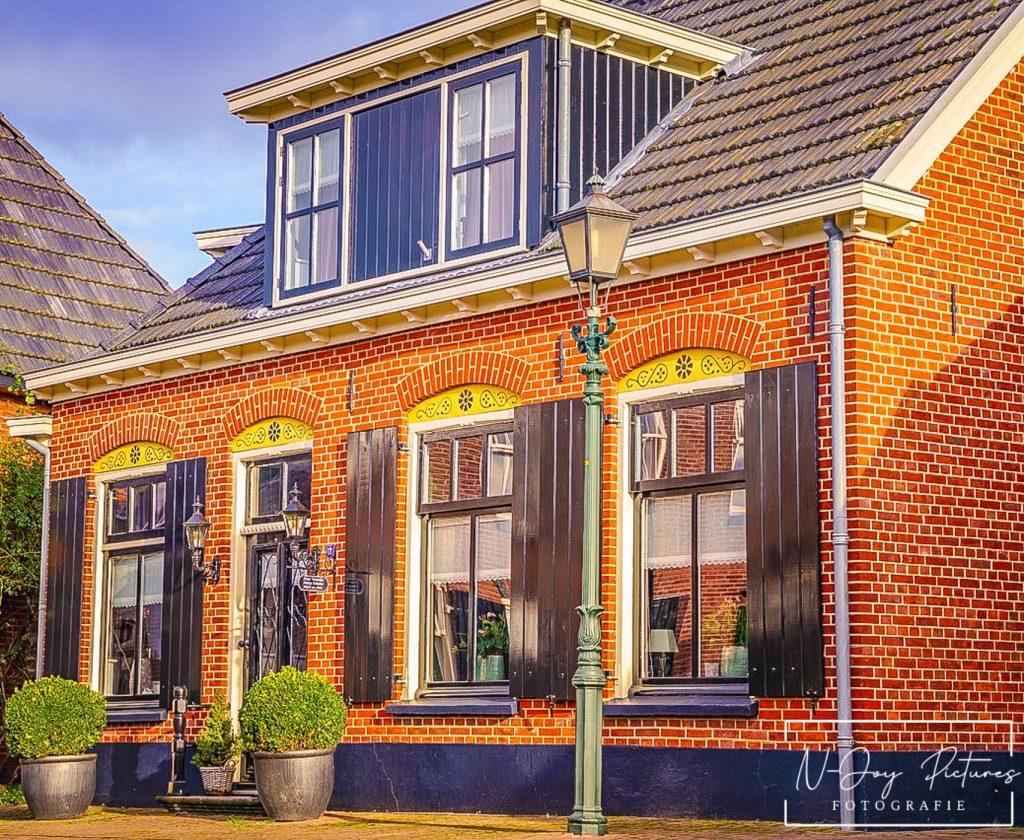 Sfeervolle kiekjes van Heerlijckheid Bredevoort door N-Joy Pictures. Duik in een wereld vol boeken en charme. Boek nu jouw fotosessie!