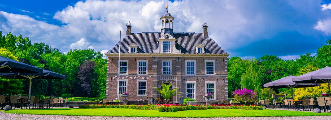 Kasteel Warmelo. 1 N-Joy Pictures vangt de sprookjesachtige tuinen van Kasteel Warmelo. Ontdek de details en neem contact op voor jouw fotoshoot!