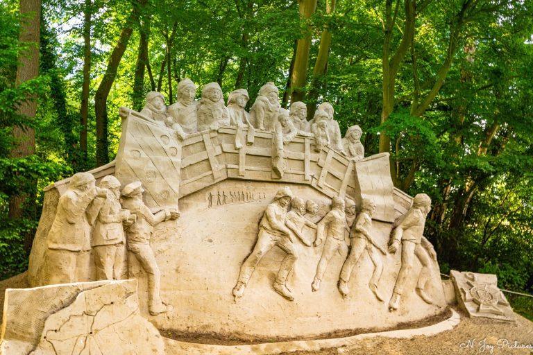Zandsculpturen bij Kasteel Warmelo, vastgelegd door N-Joy Pictures. Kunst, natuur en geschiedenis in 1 beeld. Ontdek meer en neem contact op!