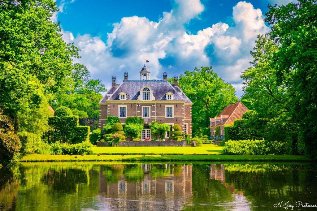 N-Joy Pictures vangt de sprookjesachtige tuinen van Kasteel Warmelo. Ontdek de details en neem contact op voor jouw fotoshoot!