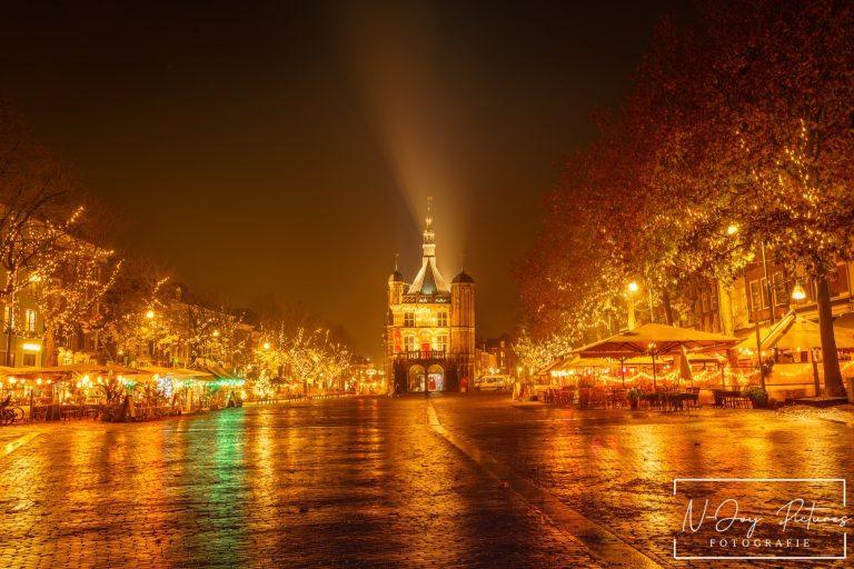 De Waag in Deventer: het oudste waaggebouw van Nederland, met zijn indrukwekkende laatgotische architectuur en rijke geschiedenis.