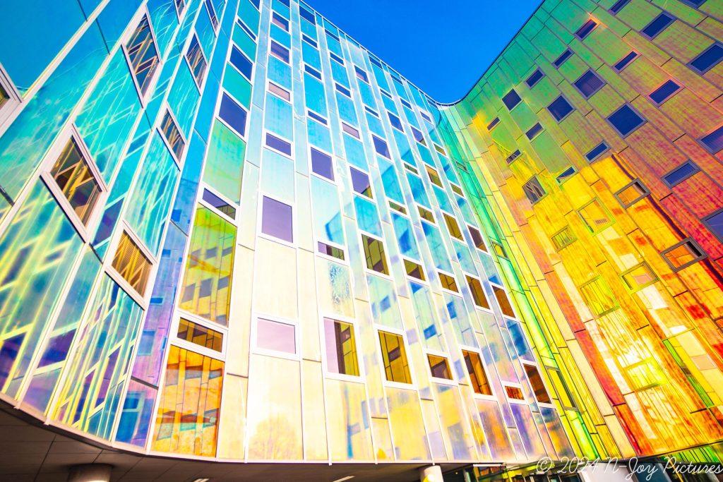 Architectuurfotografie op z'n best: L'Arc en Ciel Deventer spectaculair vastgelegd. Interesse? Neem contact op voor uw architectuurfoto's!