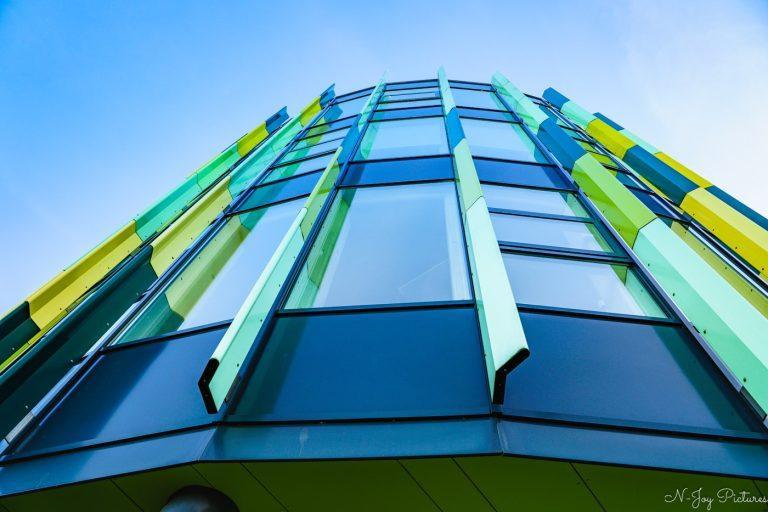 Architectuurfotografie 30 Architectuurfotografie op z'n best: Saxion Deventer's gevel spectaculair vastgelegd. Interesse? Neem contact op voor professionele architectuurfoto's!