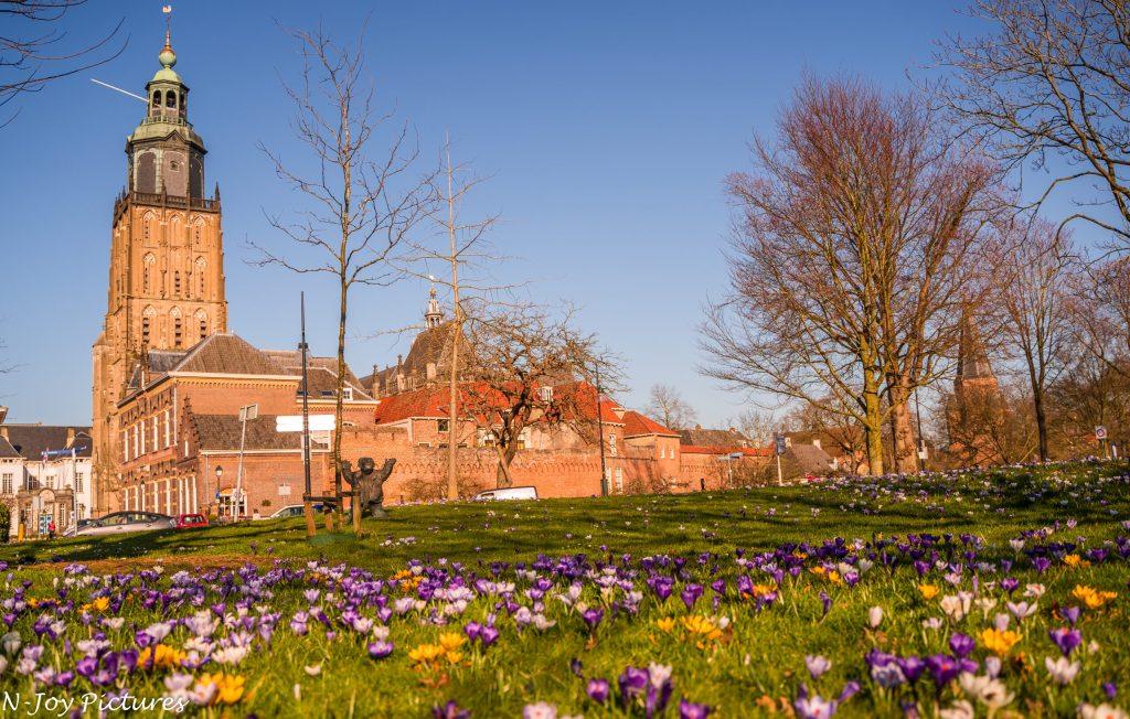 Hanzestad Zutphen 3 Ontdek Hanzestad Zutphen! Middeleeuwse torens en de IJssel wachten op u. Klik voor een onvergetelijk bezoek!