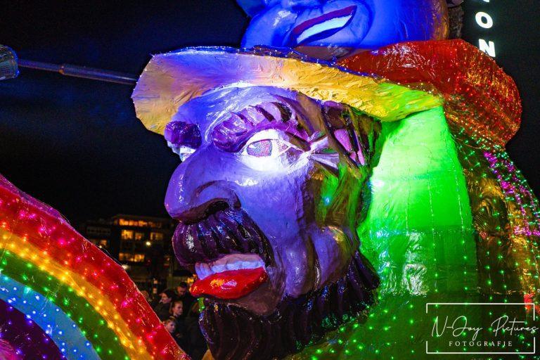 Evenementenfotografie 2 Twentse Lichtparade in beeld! Onze evenementenfotografie vangt de magische sfeer. Bekijk unieke foto's & neem contact op voor uw evenement!