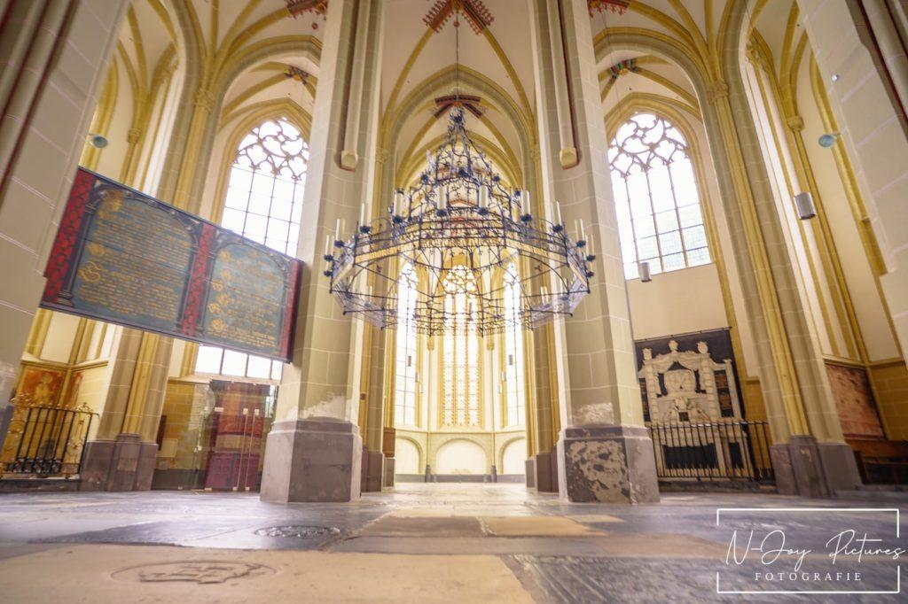 Hanzestad Zutphen 12 Gotische Walburgiskerk in Zutphen, imposante toren en middeleeuwse architectuur in het historisch hart van de Hanzestad.