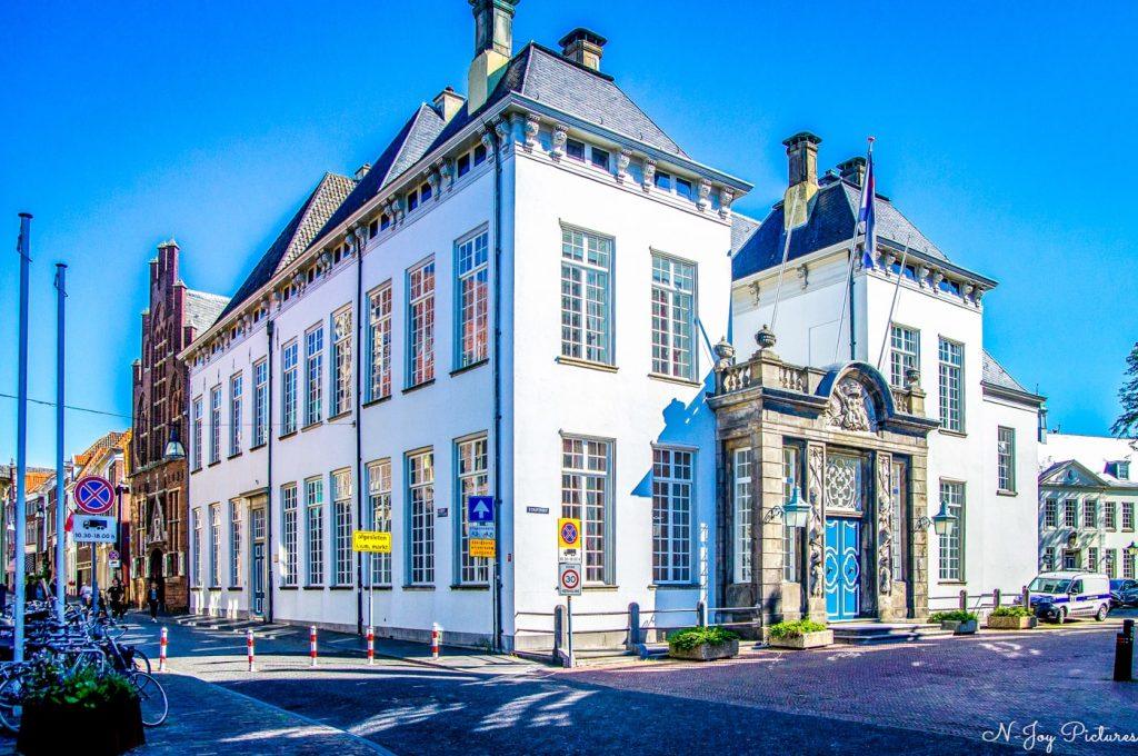 Hanzestad Zutphen 13 Ontdek Hanzestad Zutphen! Middeleeuwse torens en de IJssel wachten op u. Klik voor een onvergetelijk bezoek!