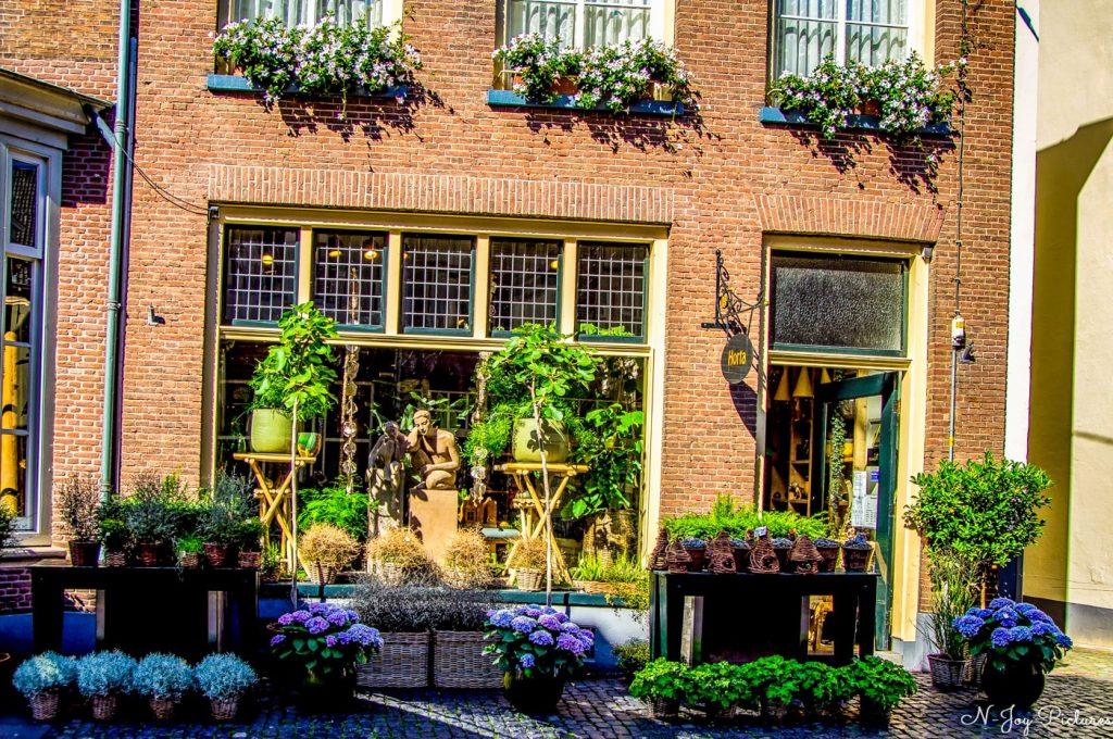 Hanzestad Zutphen 7 Ontdek Hanzestad Zutphen! Middeleeuwse torens en de IJssel wachten op u. Klik voor een onvergetelijk bezoek!