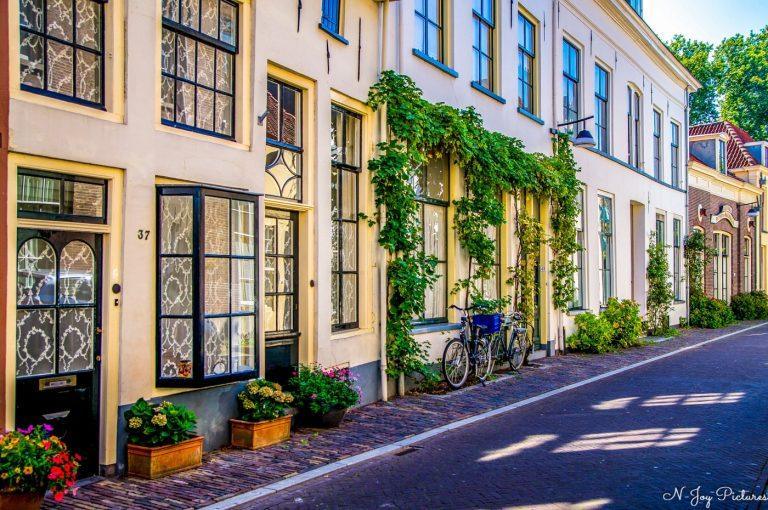 Ontdek Hanzestad Zutphen! Middeleeuwse torens en de IJssel wachten op u. Klik voor een onvergetelijk bezoek!