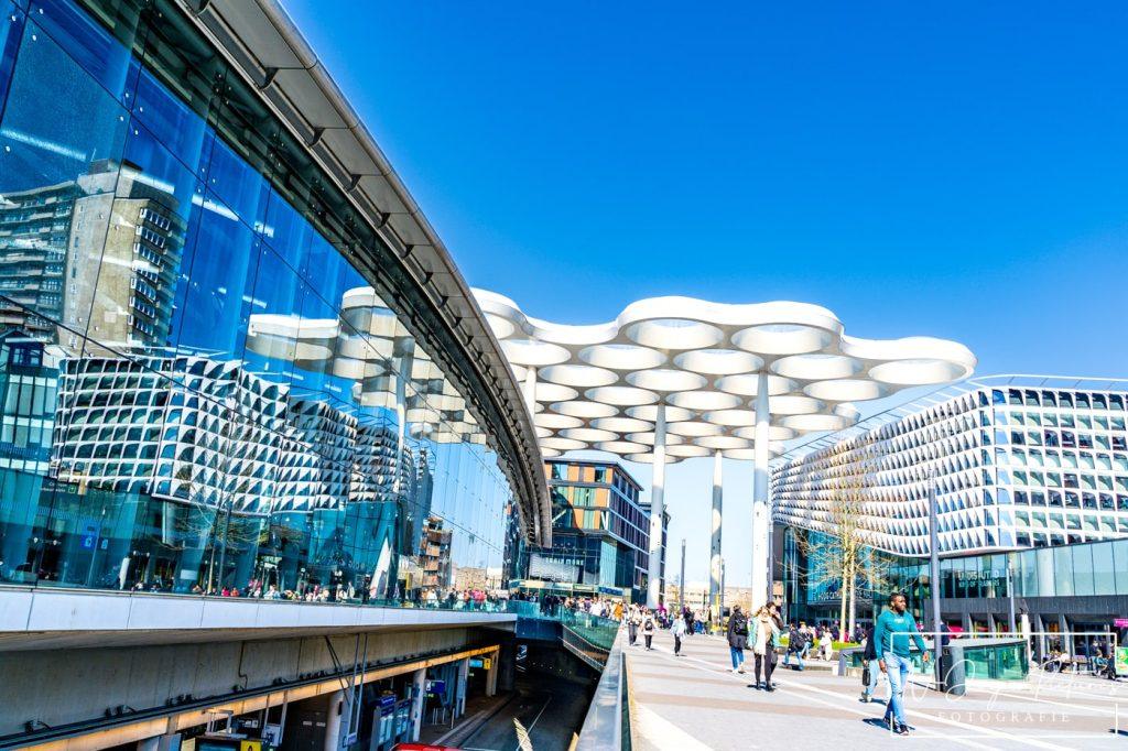 Centraal Station Utrecht: Een architectonisch meesterwerk! Laat u verrassen door de schoonheid. Neem contact op voor uw project!