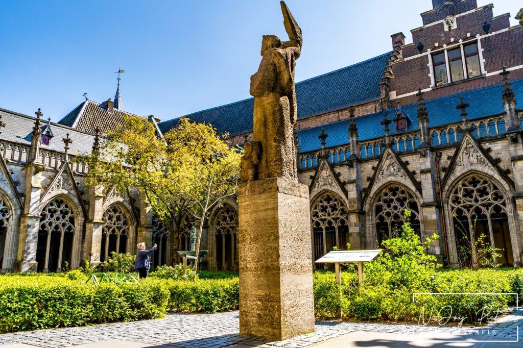 Gotische Fotografie 4 Gotische fotografie Utrecht: De Dom. Sfeer, detail, monumentaal. Interesse? Neem contact op voor uw project!