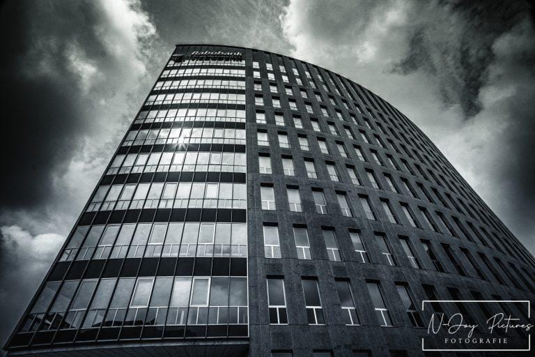 Riva Rabobank Den Bosch: Architectuur in krachtig zwart wit. Laat de zakelijke elegantie spreken. Meer info & contact? Klik!