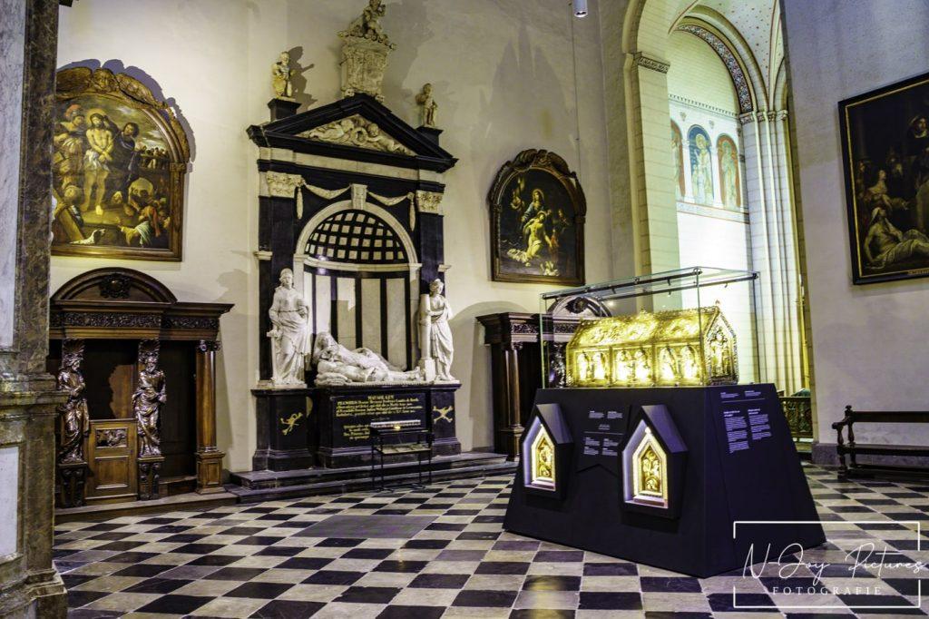 Gotische Fotografie 13 Sint-Servaasbasiliek Maastricht: Gotische architectuur in beeld. Laat de historie en kunst u fascineren. Meer info & contact? Klik!
