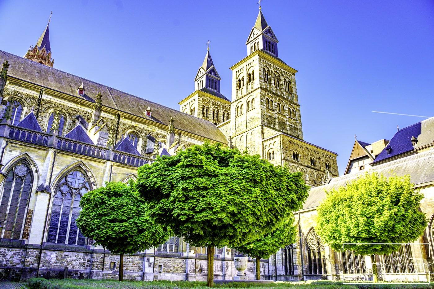 Sint-Servaasbasiliek Maastricht: Gotische architectuur in beeld. Laat de historie en kunst u fascineren. Meer info & contact? Klik!