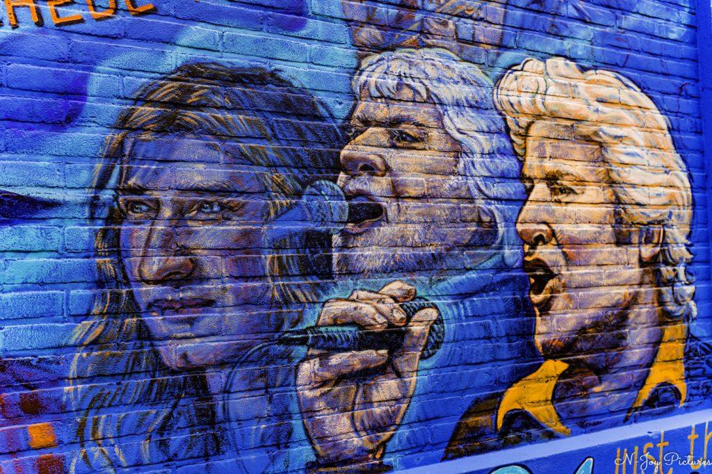 Ontdek 5 Betoverende Plekken met Street Art in Enschede: De Creatieve Hartslag van de Stad! 3 Street art in Enschede: Stadsgravenstraat. Bewonder de foto’s en neem snel contact op!