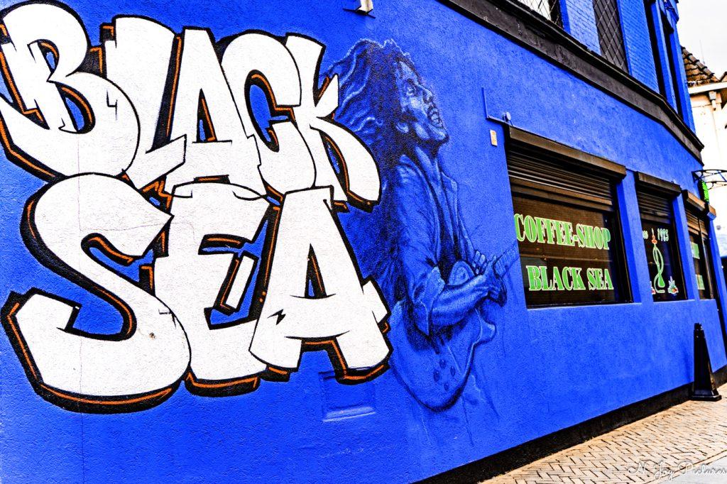 Ontdek 5 Betoverende Plekken met Street Art in Enschede: De Creatieve Hartslag van de Stad! 9 Street art in Enschede: Stadsgravenstraat. Bewonder de foto’s en neem snel contact op!