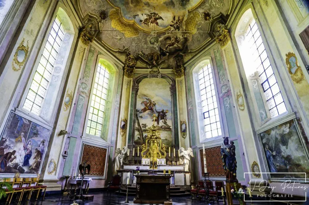 Gotische Fotografie 14 Gotische fotografie vangt de ziel van de Sint Gerlach Kerk Houthem. Nieuwsgierig? Klik door naar onze contactpagina!