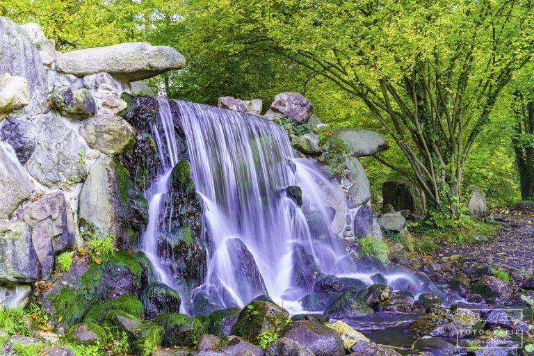 Kabbelend water, gouden herfst. Laat je meeslepen door de serene beelden van Park Sonsbeek in Arnhem. Pure rust en schoonheid. Meer zien? Klik nu!