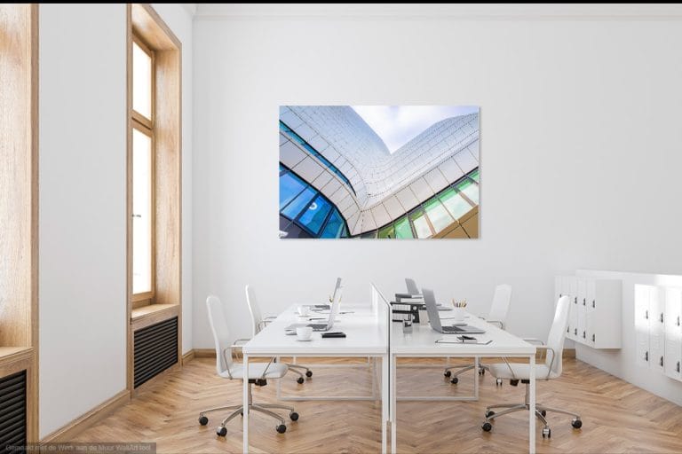 Het kantoorgebouw van DUO in Groningen. Het modern vormgegeven pand springt eruit met zijn opvallende architectonische structuur.